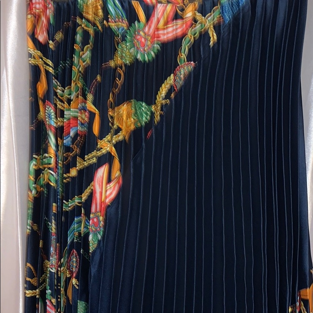 Navy Pleated Skirt with Chain Design NWT - Picture 2 of 2
